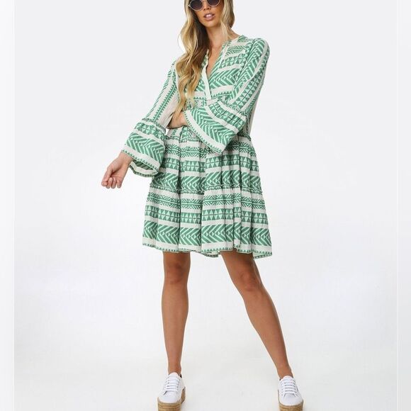 Sunday Up Women's Green & White Aztec Knee Length Midi Dress Size Medium - Picture 1 of 6